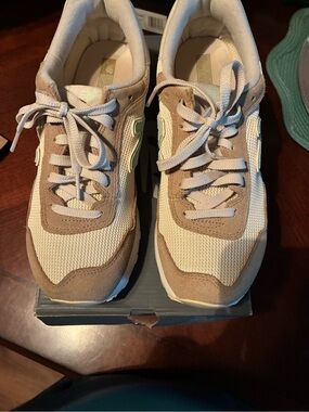New Balance ML515INP Sneakers in Light Gray and Cream